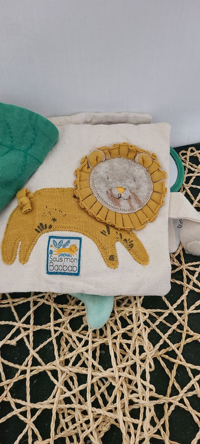 Moulin Roty Livre tissu d'activités Sous Mon Baobab - photo numéro 4
