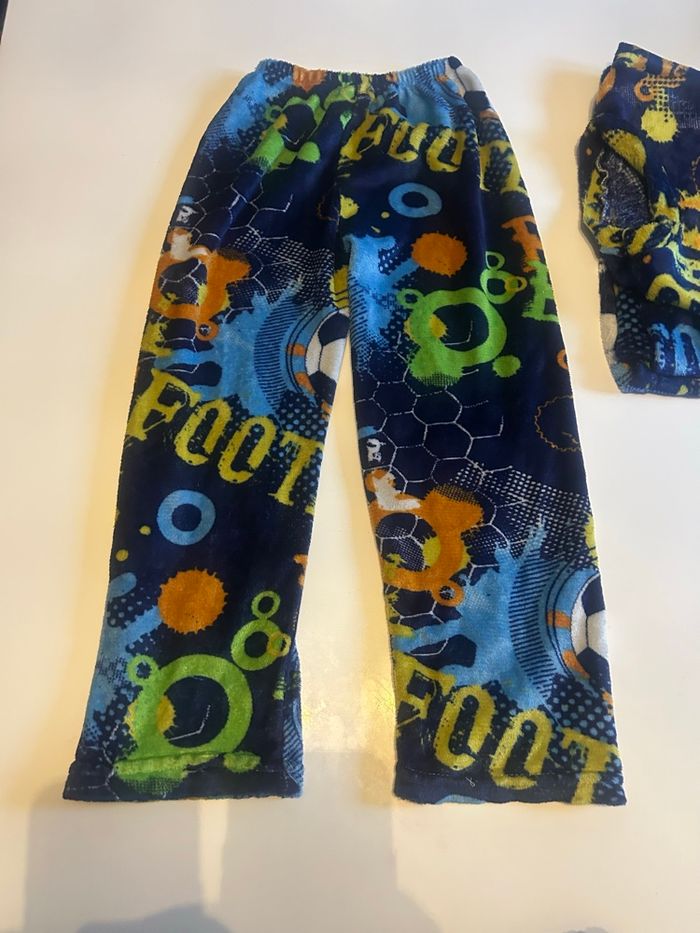 Pyjama Hiver deux pièces TRÈS BON ÉTAT garçon taille 8 ans couleurs bleu, jaune et vert