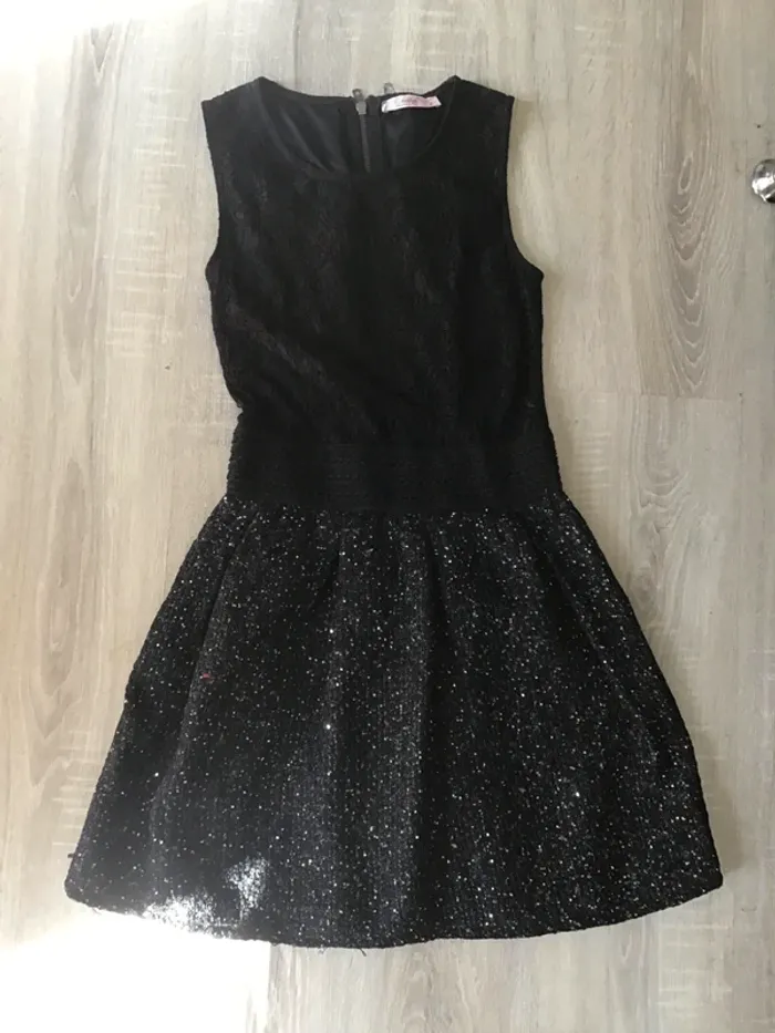 Robe noire patineuse