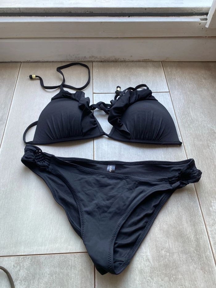 Maillot noir, taille S. Undiz.