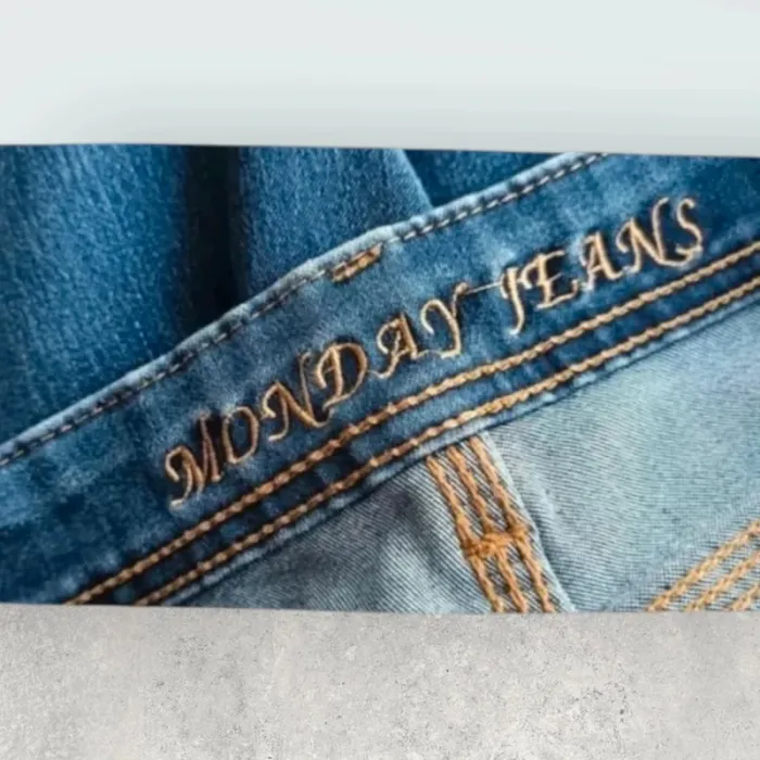 Jean Monday , coupe slim fit ,taille basse ,texture stretch - photo numéro 11