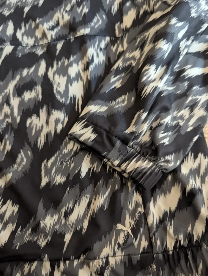 Veste puma. Neuf. Taille M - photo numéro 2