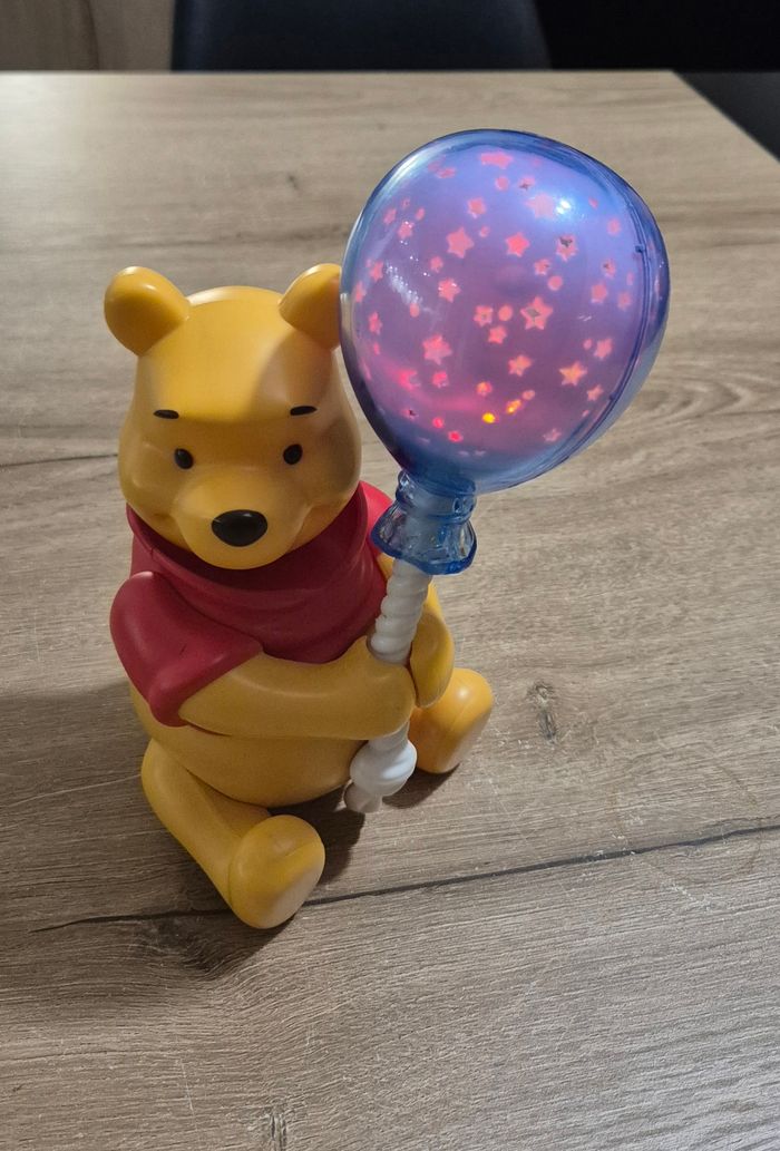 Veilleuse Winnie l'ourson avec ballon - photo numéro 2