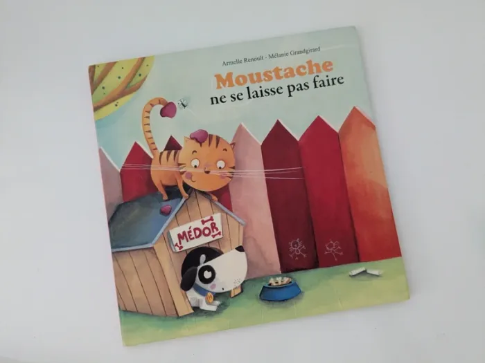Livre " Moustache ne se laisse pas faire "