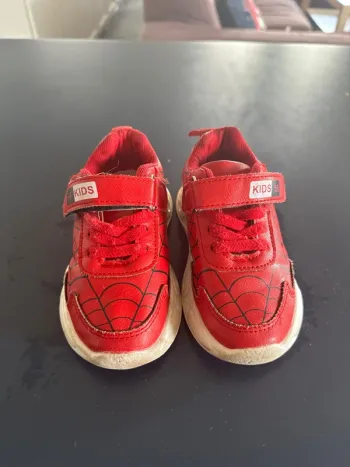 Basket Spiderman taille 23