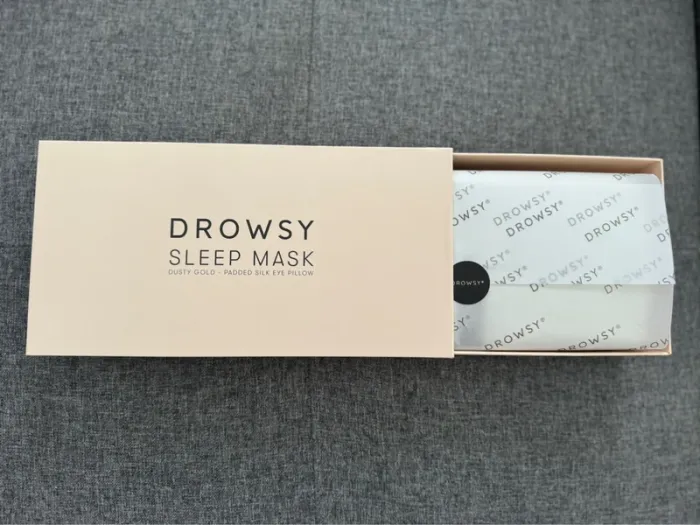 Masque de sommeil en soie Drowsy « Dusty Gold » - photo numéro 2