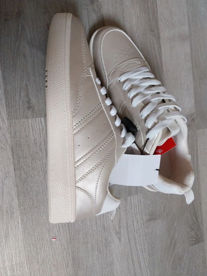 Baskets femme or  kiabi 37 neuves - photo numéro 4