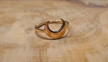 Bague fine lune plaqué or taille 58 neuve