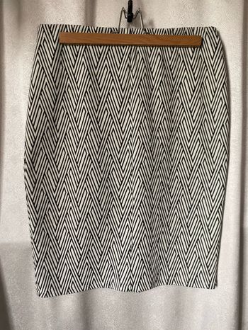 Jolie jupe confortable imprimé zig zag losange L Mango