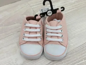 Chaussure rose pale bébé