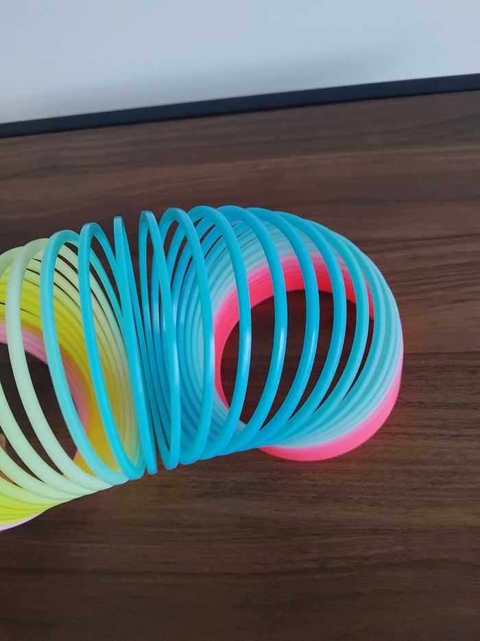 Ressort magique pour enfant ou slinky ou fidget - photo numéro 3