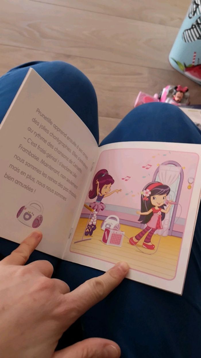 Livre Charlotte aux fraises le concours de princesses - photo numéro 4