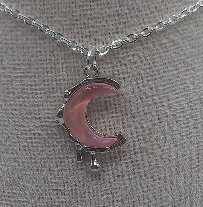 Collier lune rose - photo numéro 2