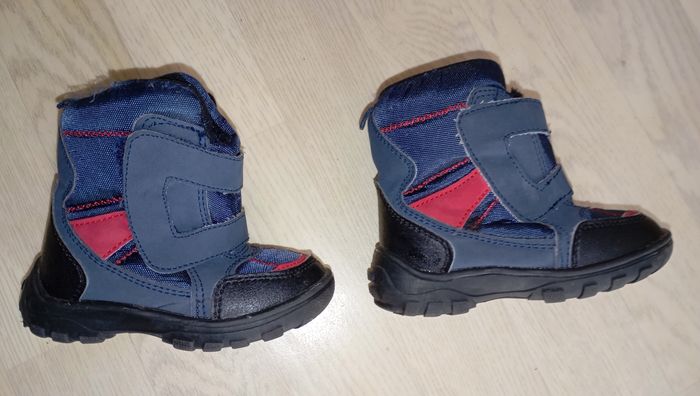 Bottes de neige après-ski bleu marine 
P. 23 - photo numéro 2