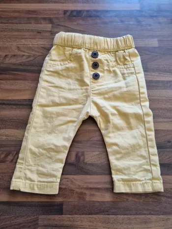Vend pantalon jaune 3 mois
