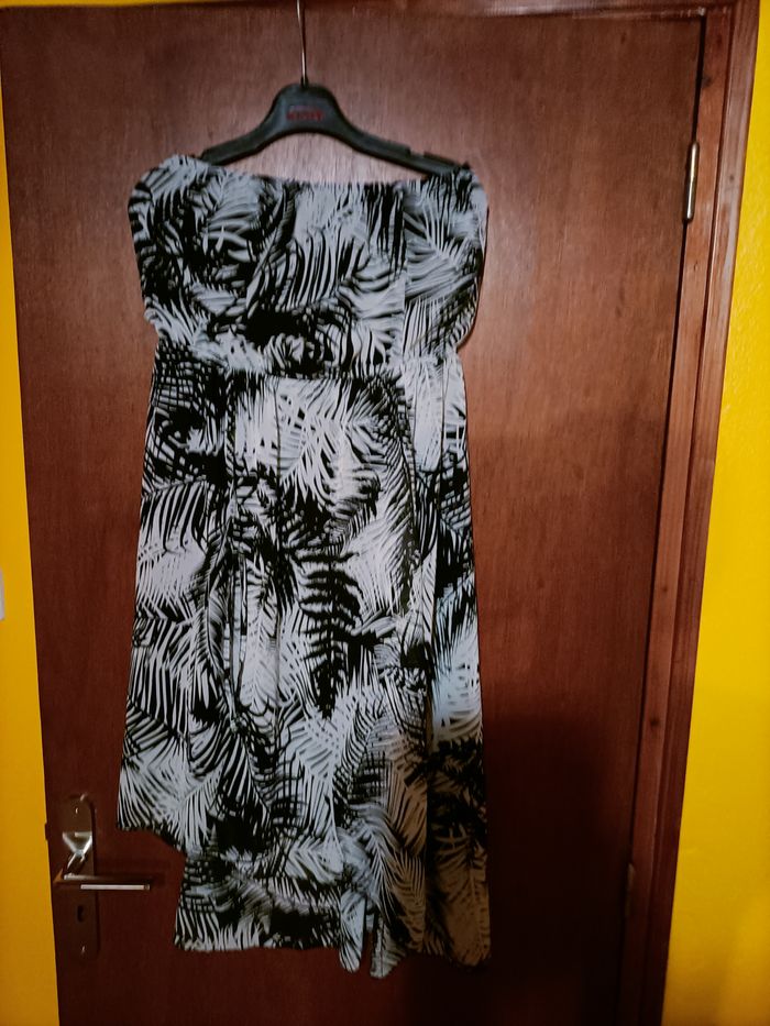 Robe noire et blanche