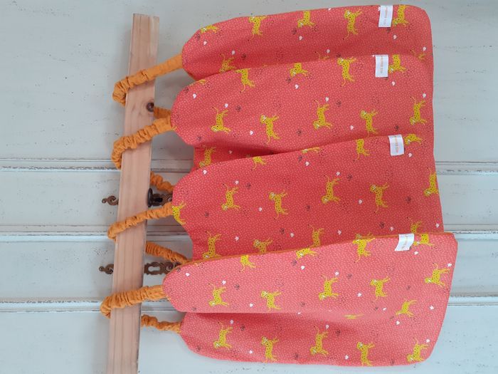 Bavoirs - Lot de 4 Serviettes de cantine maternelle élastiquées Orange léopard (R7/2025)