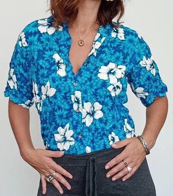 Chemise fleurie manches courtes unisexe