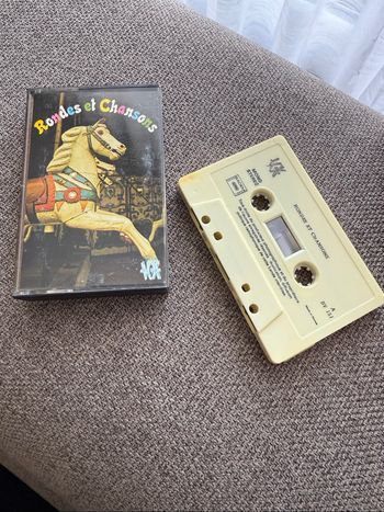 Cassette audio rondes et chansons