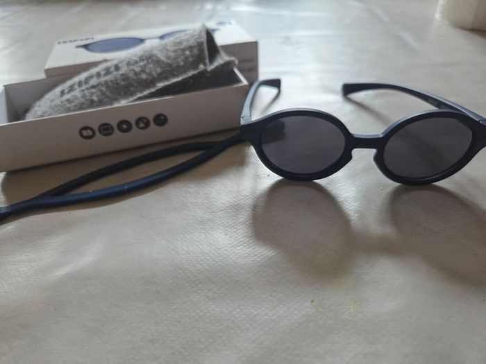 Lunette de soleil - photo numéro 2