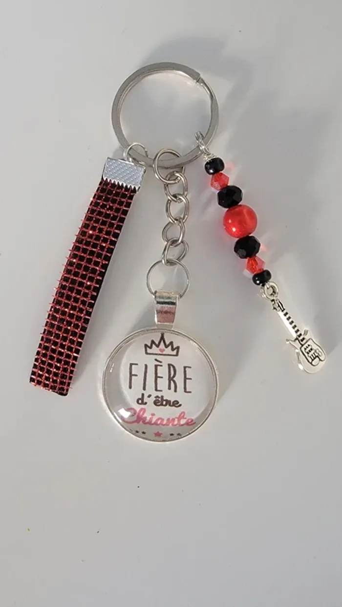 Cadeau humour, porte clé message bijoux de sac " fière d' être chiante"