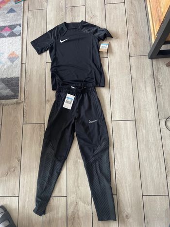 Ensemble Nike pantalon tee shirt