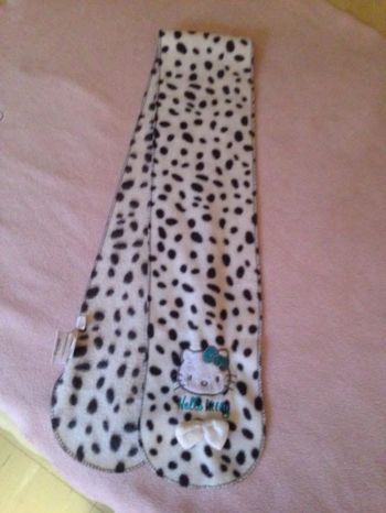 Écharpe Hello Kitty (1€)