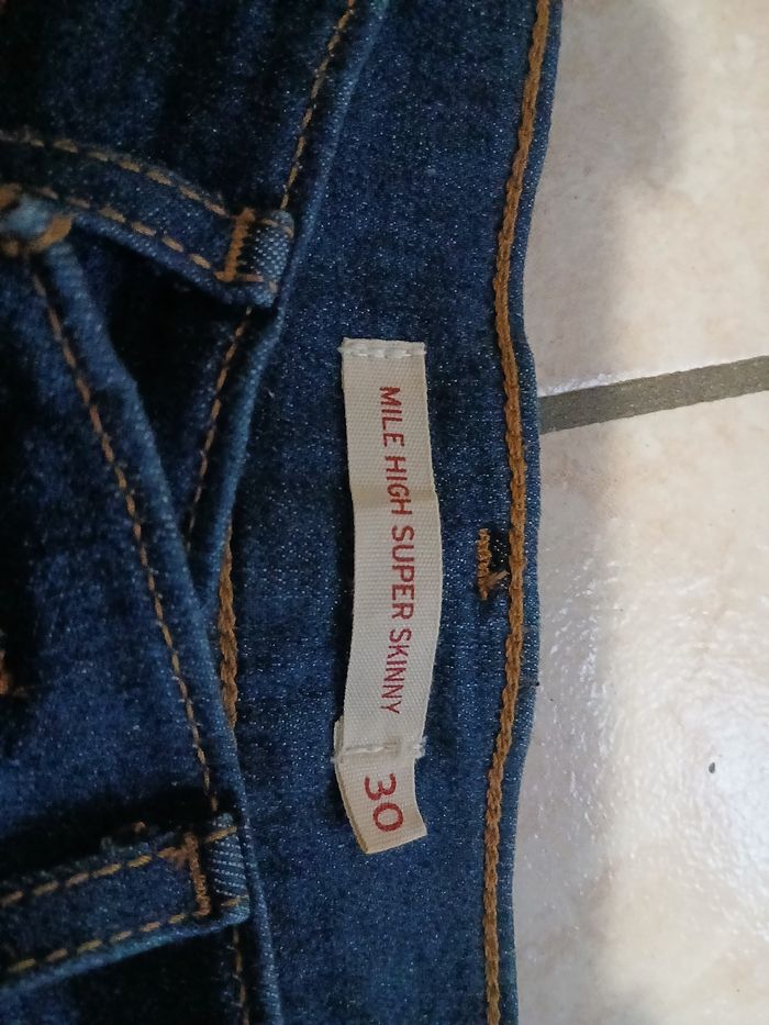 Jean Levi's Femme - photo numéro 3