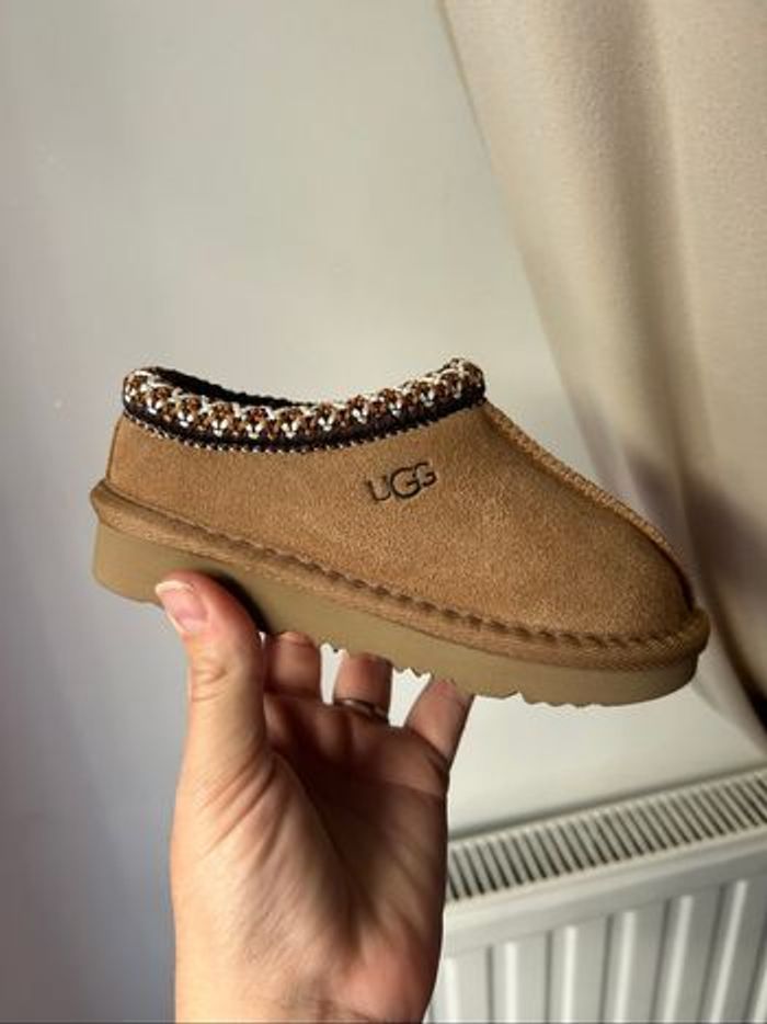 UGG Tasman