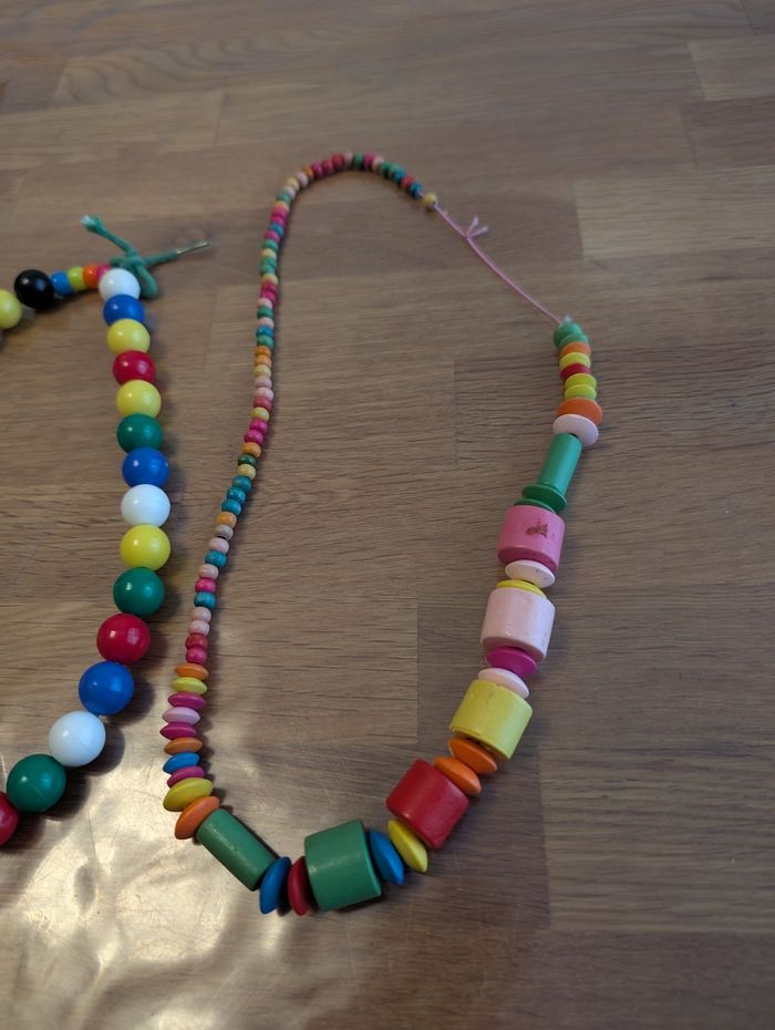 Lot de bijoux fille
2 colliers en perles bois - photo numéro 5