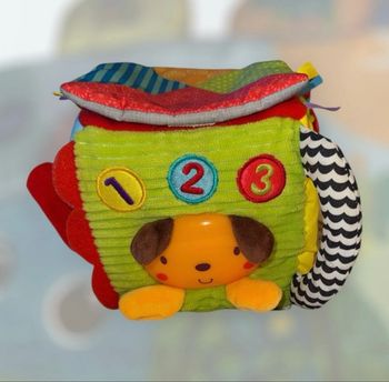 Cube interactif éveil