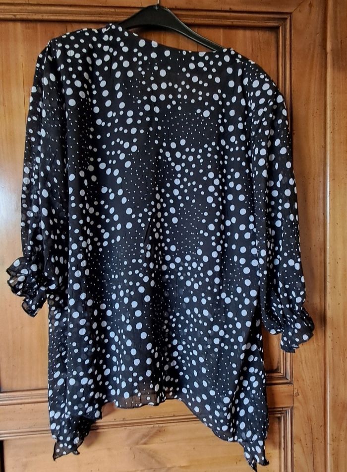 Blouse NEUVE pour femme taille 54 - photo numéro 2