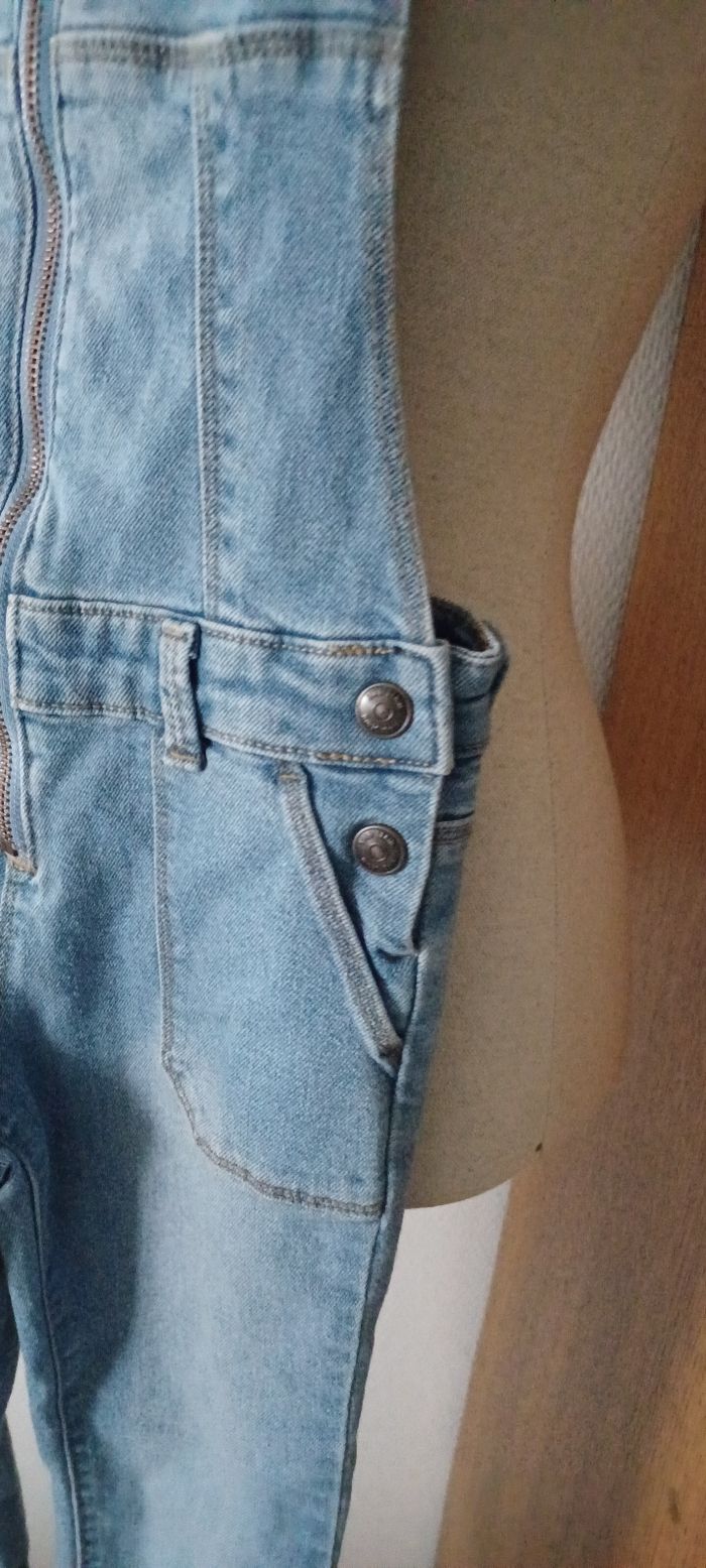 Très belle salopette jeans fille T 8 ans - photo numéro 4