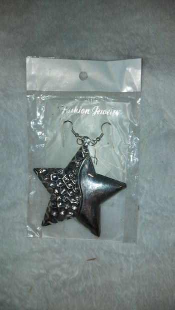 Boucle d oreille neuve étoile