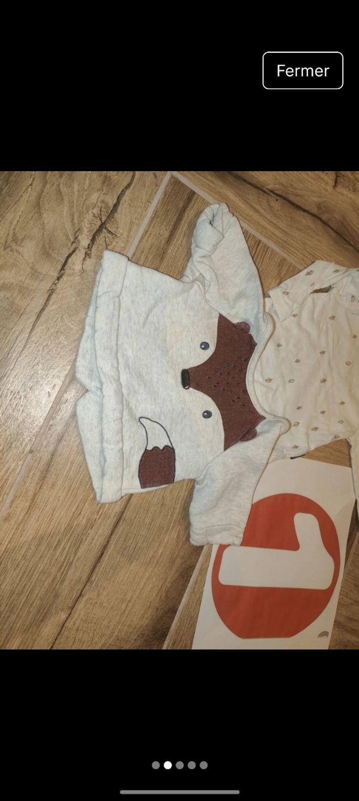 Lot pull ouverture dos et t-shirt manches longues 
Bon état 
Couleur beige - photo numéro 2