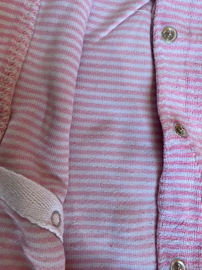 Beau pyjama/grenouillère Vertbaudet à rayures T. 1 mois/54 cm fille TBE - photo numéro 6