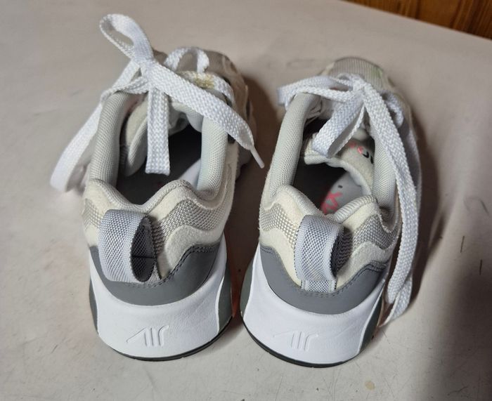 Basket femme Nike air max 200 beige et grise taille 36 - photo numéro 4