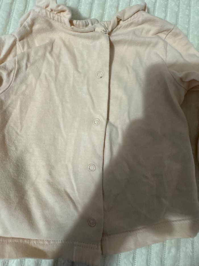 Top manche longue - blanc et rose - Gémo - 6 mois - excellent état - photo numéro 5