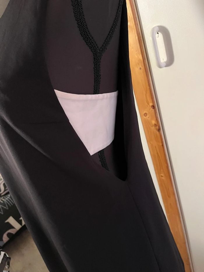 Robe noire et blanche Zara taille M 38 - photo numéro 4