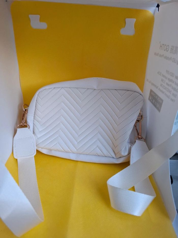 Sac a main bandoulière blanc neuf avec etiquette pvc - photo numéro 4