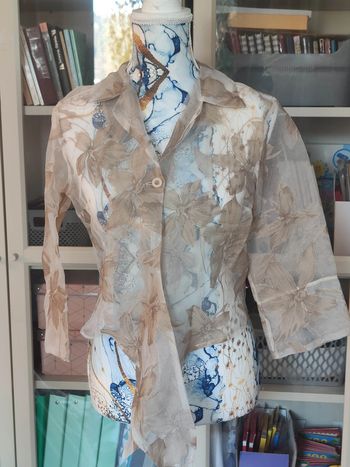 Blouse Florale Éthérée : Élégance Légère et Raffinée