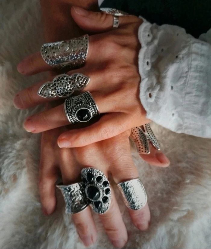 A41 lot de 8 bagues bohème rétro diverses taille neuve