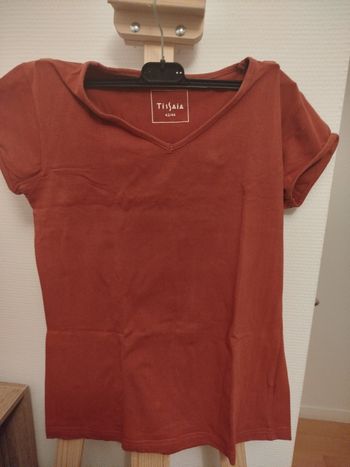 T-shirt marron orange