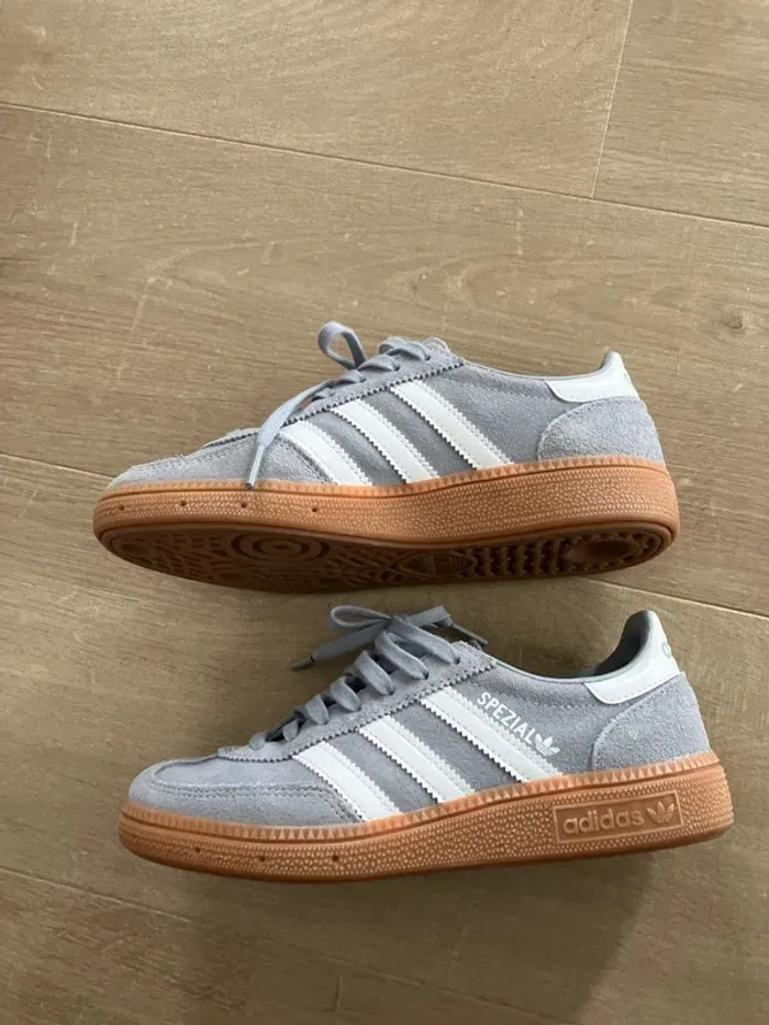 Baskets adidas Spezial grise taille 35,5