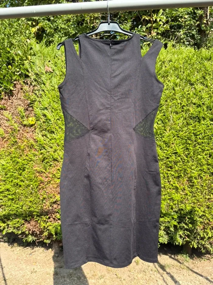 Robe noire chic moulante – Marque Charlott’ - photo numéro 2