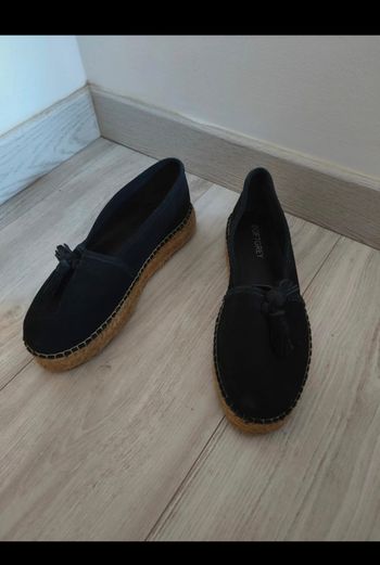 Espadrilles.