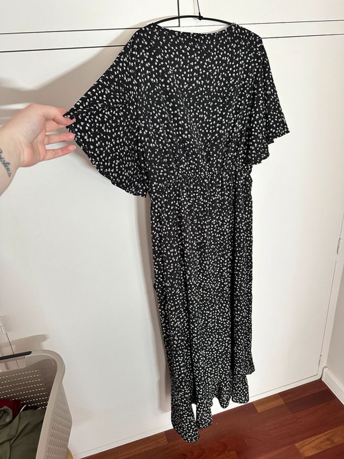 Robe Shein noir avec fleur blanche - photo numéro 4