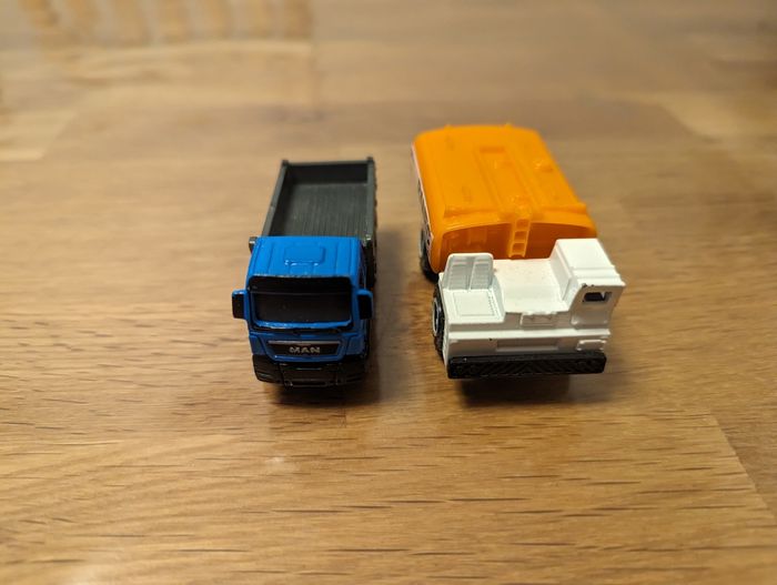 Lot 96 de 2 petites voitures camions de chantier - photo numéro 2