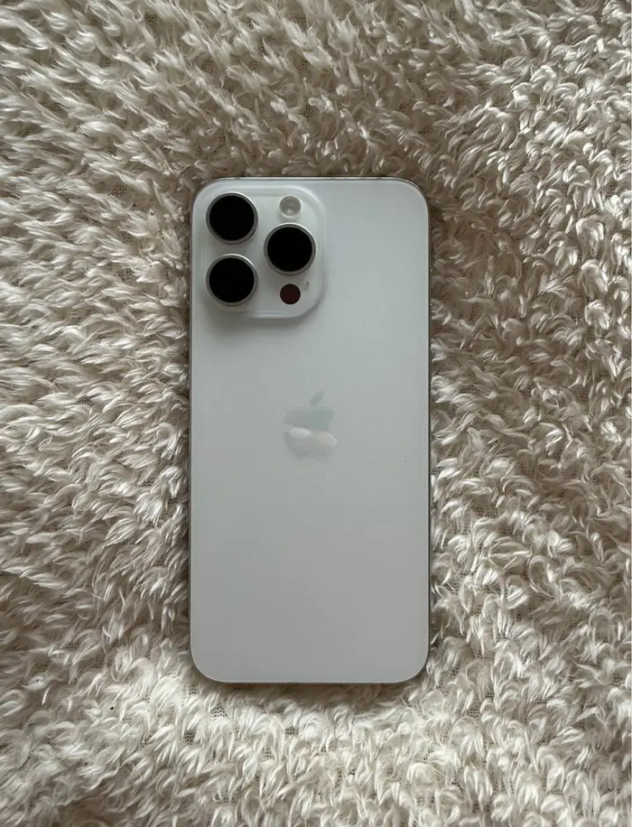 Une, iphone, quinze ,pro, max - photo numéro 3