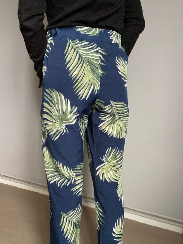 Pantalon fluide bleu marine à fleur taille s Emma Ella - photo numéro 3